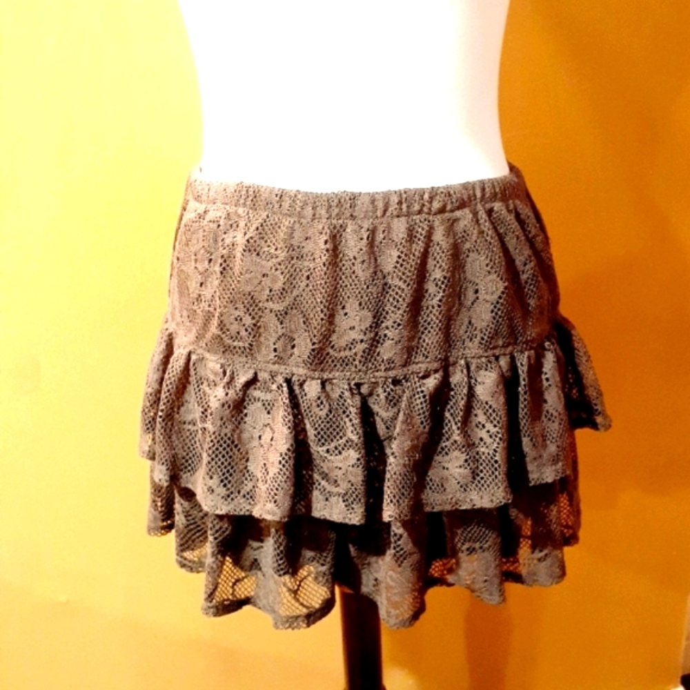 Wet seal Olive 2 layer lace ruffle skirt